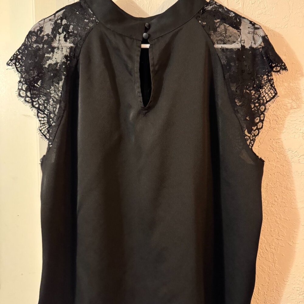 Vince Camuto short sleeve lace top; black; XL - Picture 2 of 2